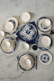 Hermia Juego de Cena de 24 Piezas en Blanco y Azul